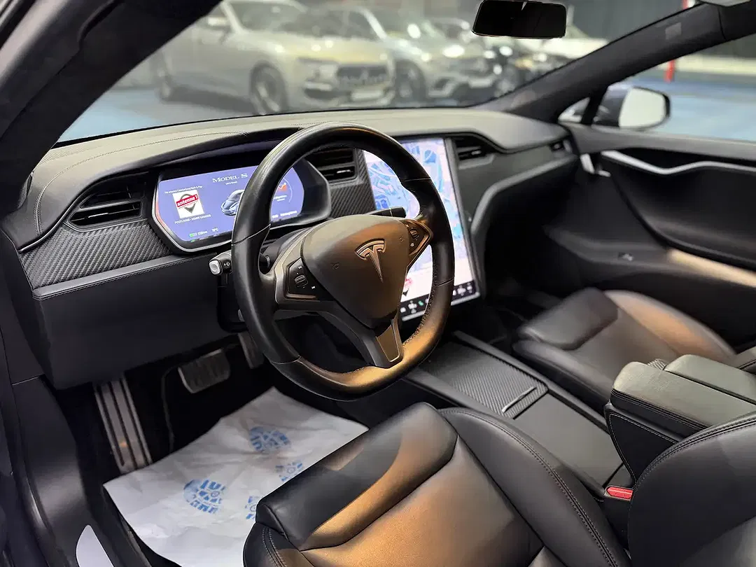 Tesla Model S - Thumbnail 8