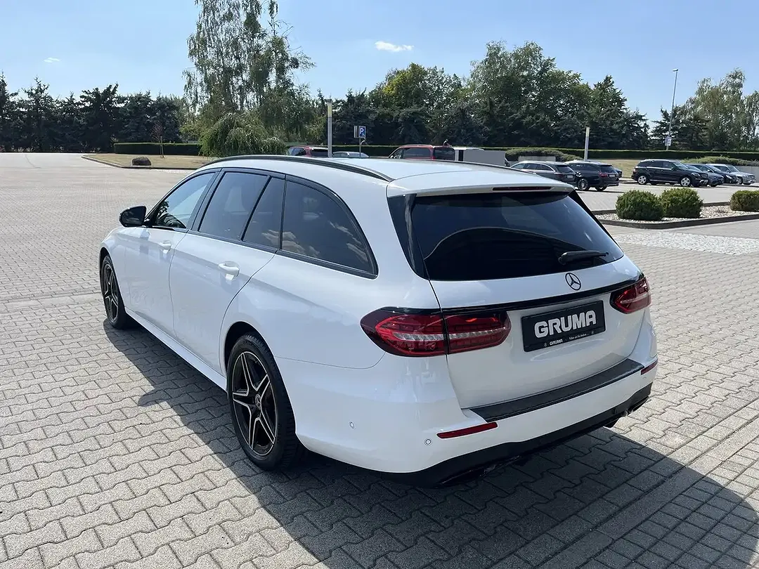 Mercedes-Benz E 300 4MATIC AMG Burmester Night - Thumbnail 11