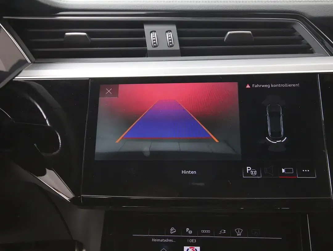 Audi Q8 55 e-tron quattro S line - Thumbnail 9