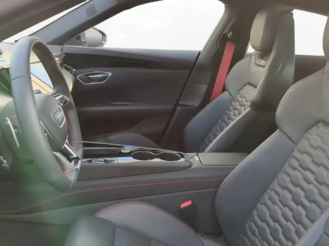 Audi RS e-tron GT quattro - foto 2