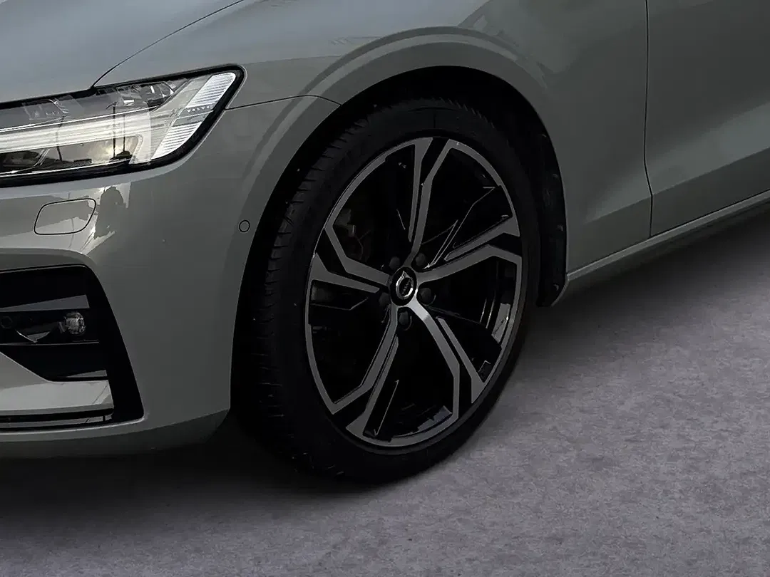 Volvo S60 B5 MHEV AUT AWD Ultimate Dark - Thumbnail 8