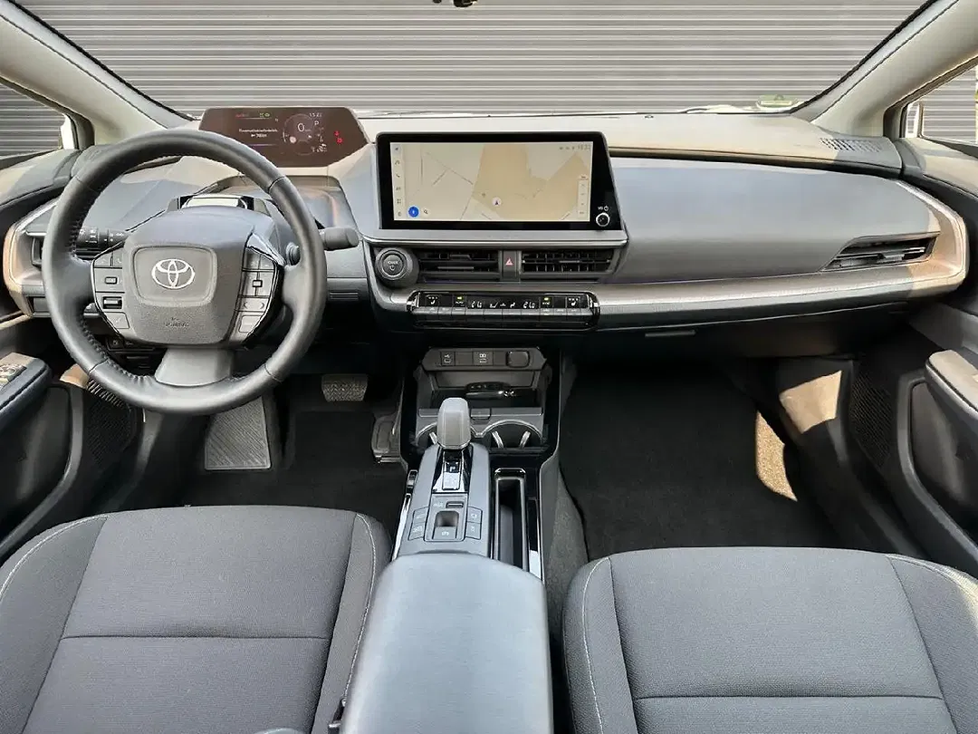 Toyota Prius PHEV Executive - Thumbnail 10