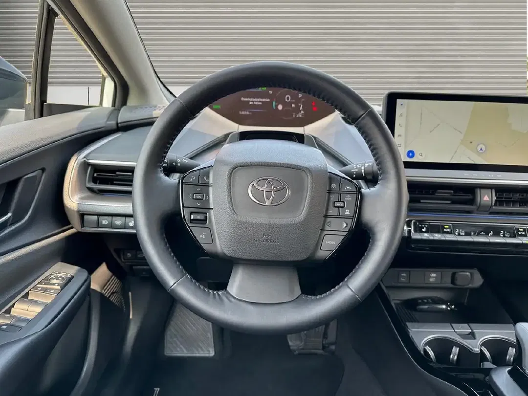 Toyota Prius PHEV Executive - Thumbnail 11