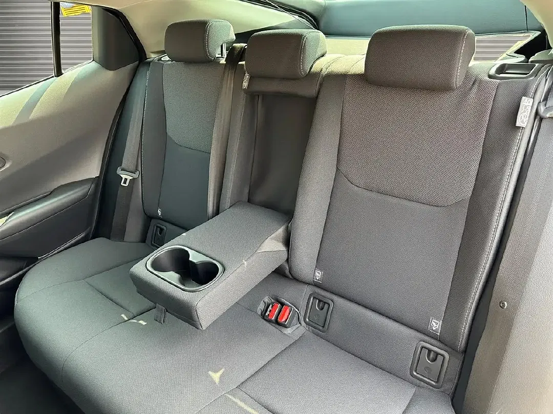 Toyota Prius PHEV Executive - Thumbnail 12