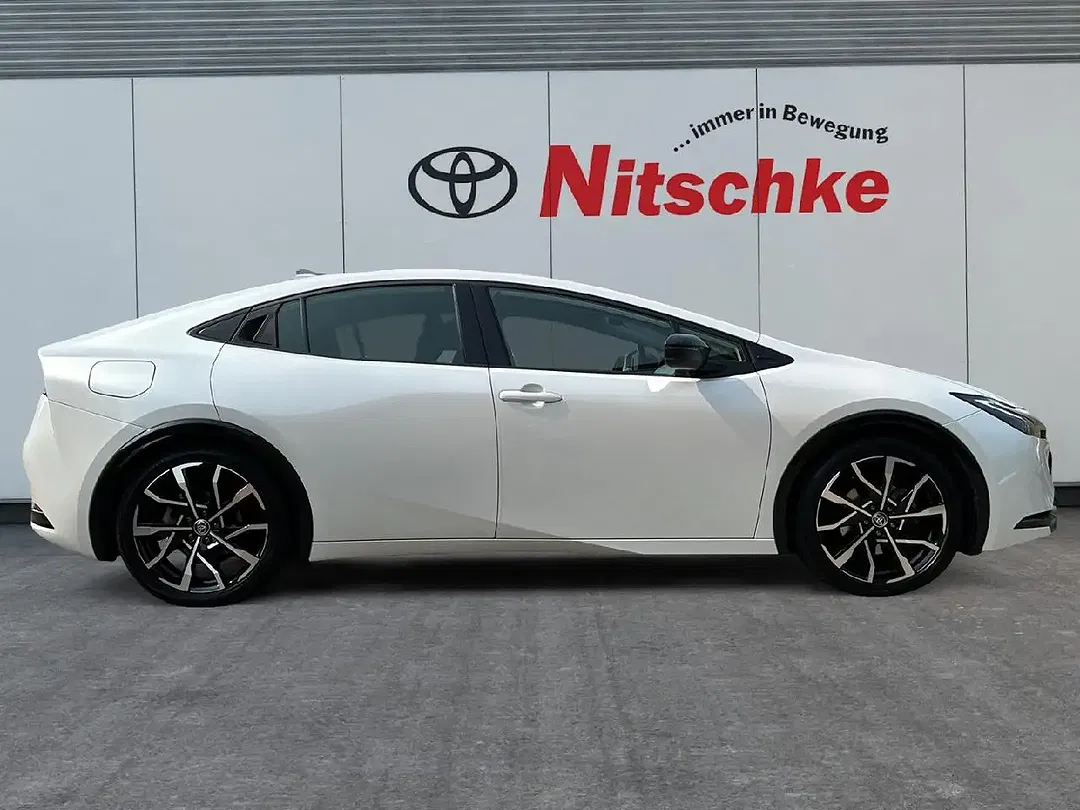 Toyota Prius PHEV Executive - Thumbnail 6