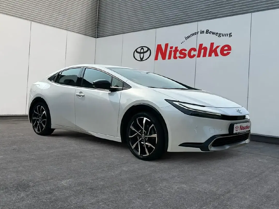 Toyota Prius PHEV Executive - Thumbnail 7