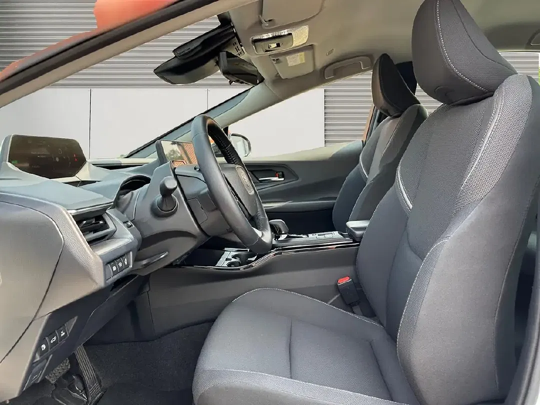 Toyota Prius PHEV Executive - Thumbnail 9
