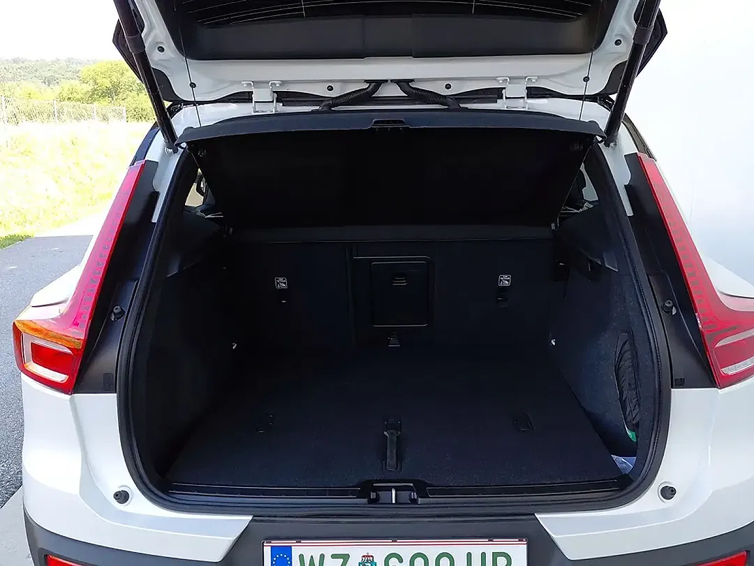 Volvo EX40 Single Motor Extended Range Plus Dark - Thumbnail 6