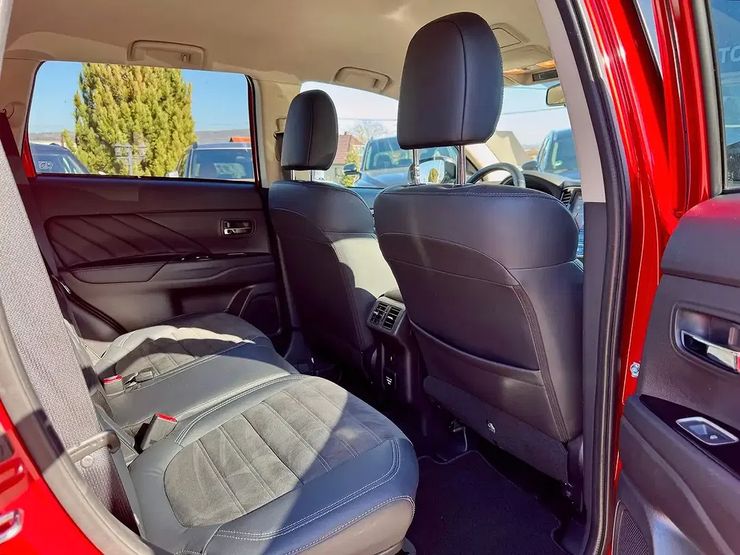 Mitsubishi Outlander PHEV - Thumbnail 12