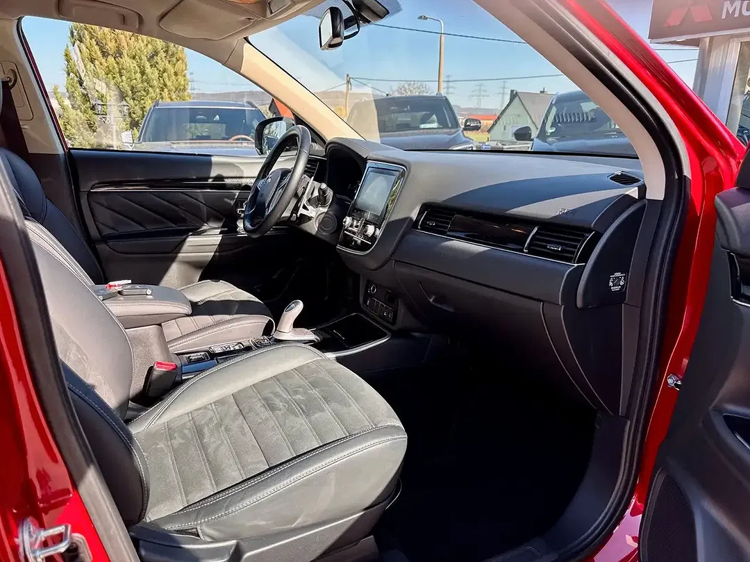 Mitsubishi Outlander PHEV - Thumbnail 13