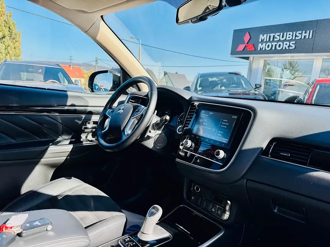 Mitsubishi Outlander PHEV - Thumbnail 14