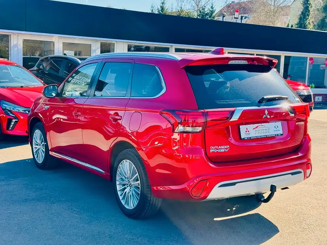 Mitsubishi Outlander PHEV - Thumbnail 6