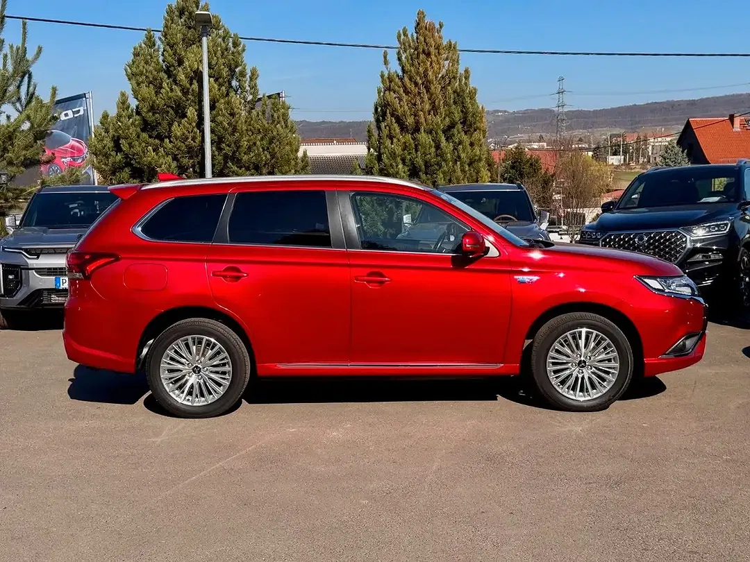 Mitsubishi Outlander PHEV - Thumbnail 9