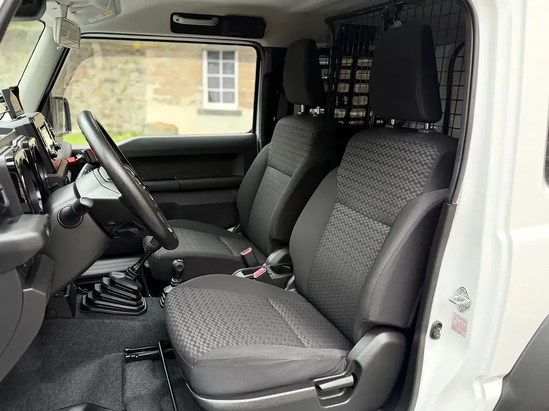 Suzuki Jimny AllGrip Comfort - Thumbnail 17