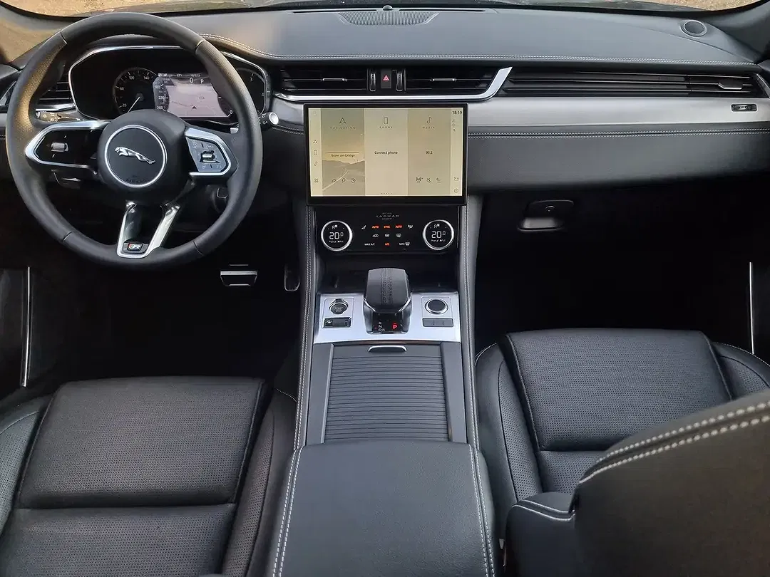 Jaguar F-Pace D300 AUT 4x4 R-Dynamic SE - Thumbnail 14