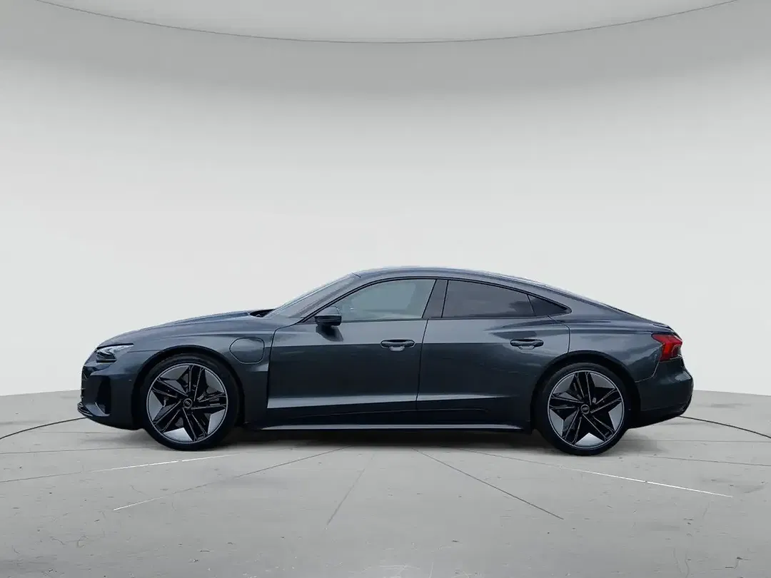 Audi e-tron GT - Thumbnail 3