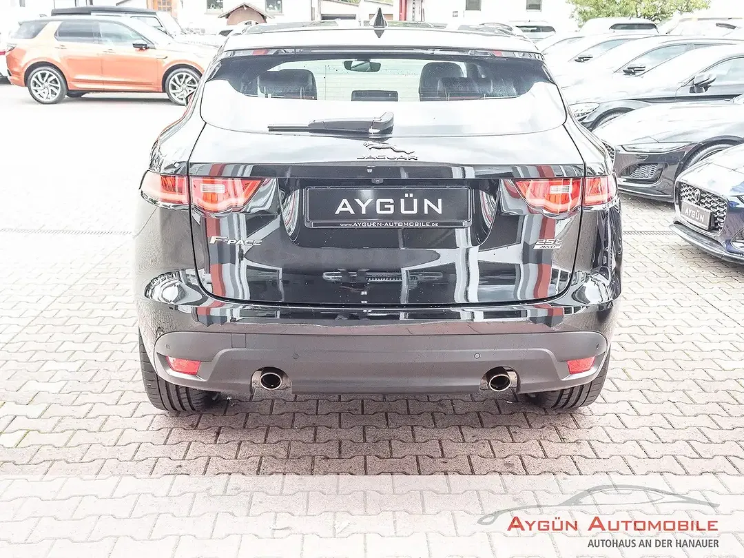 Jaguar F-Pace 25t 4x4 Chequered Flag - Thumbnail 10