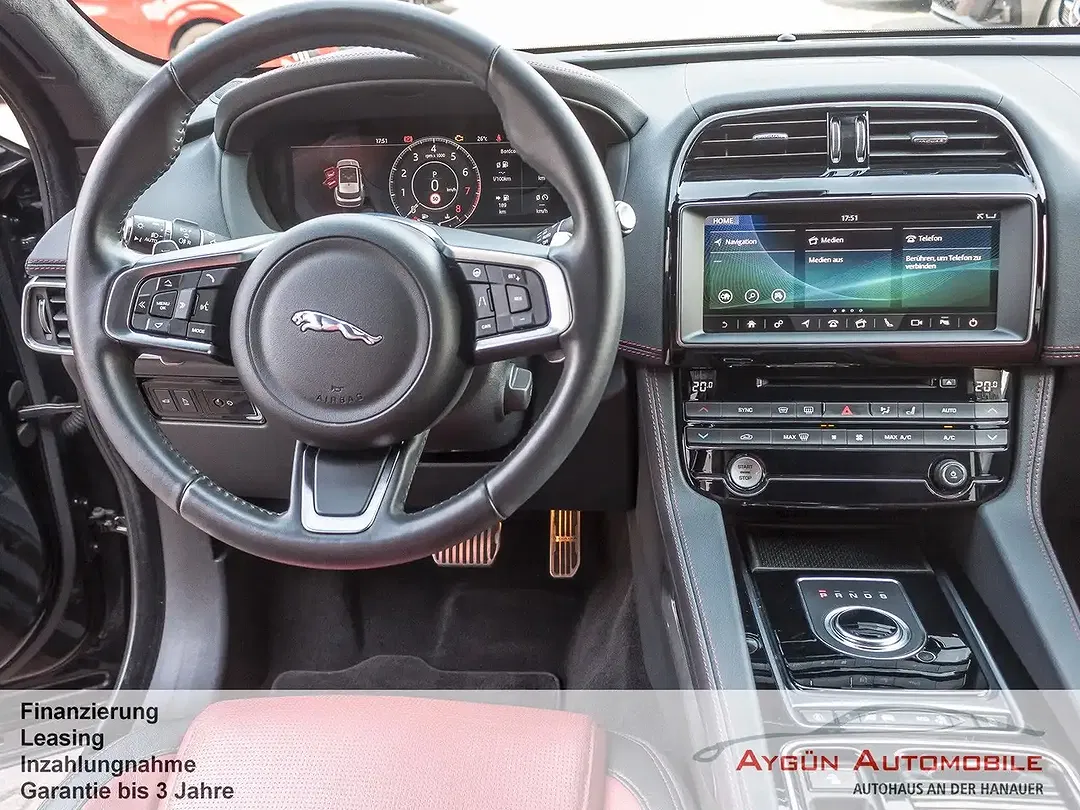 Jaguar F-Pace 25t 4x4 Chequered Flag - Thumbnail 12