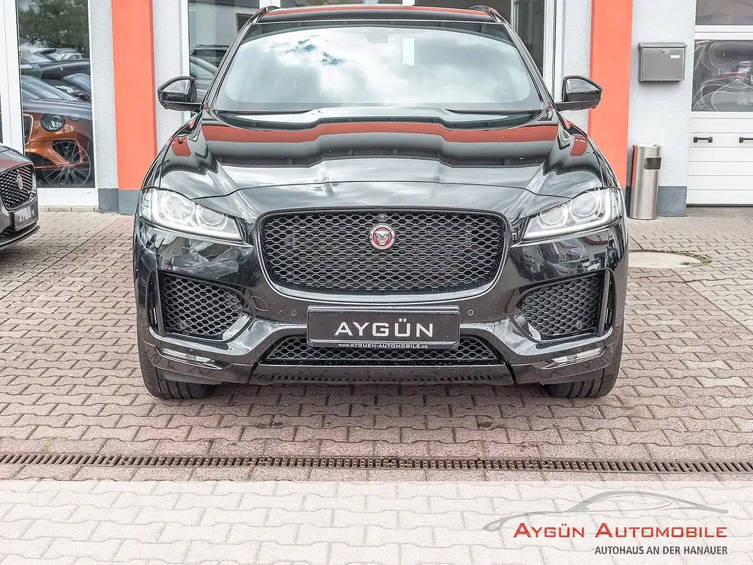 Jaguar F-Pace 25t 4x4 Chequered Flag - Thumbnail 3