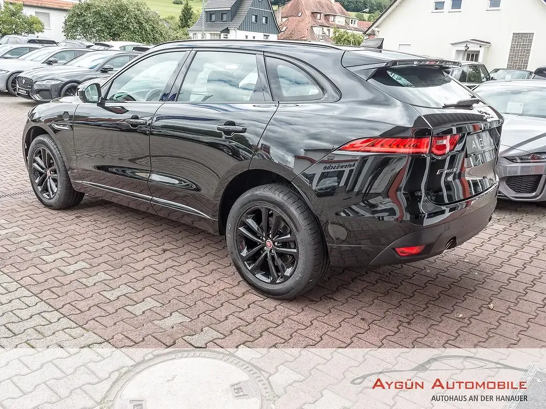 Jaguar F-Pace 25t 4x4 Chequered Flag - Thumbnail 5