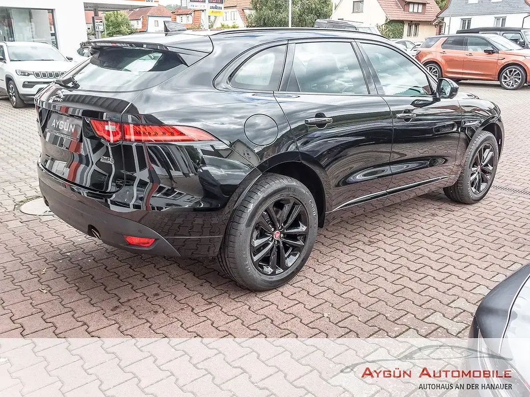 Jaguar F-Pace 25t 4x4 Chequered Flag - Thumbnail 6