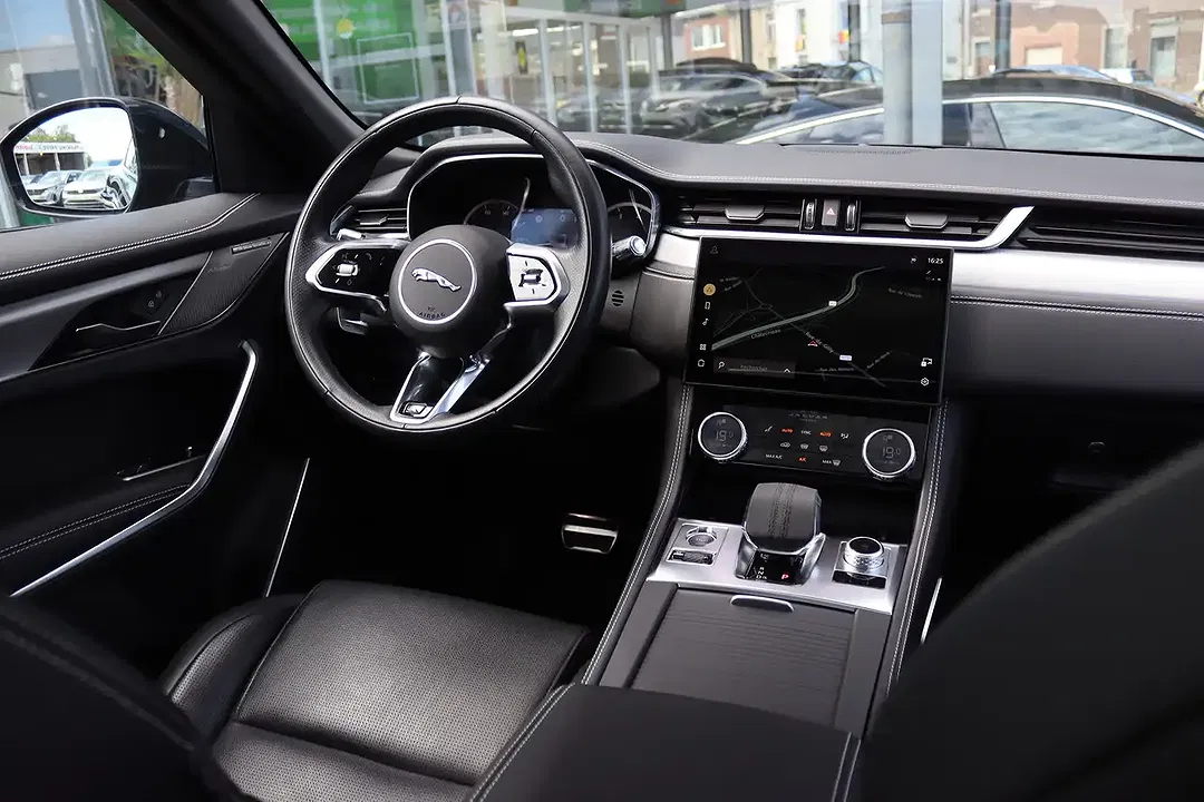 Jaguar F-Pace P250 4x4 R-Dynamic S - Thumbnail 11
