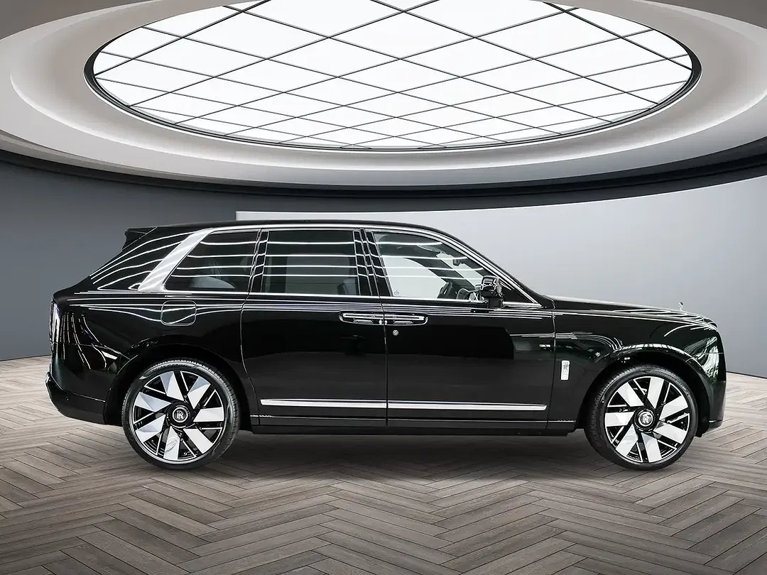 Rolls-Royce Cullinan - Thumbnail 3