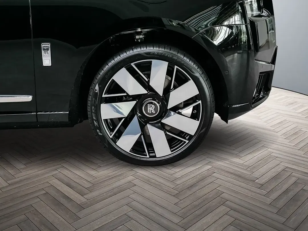 Rolls-Royce Cullinan - Thumbnail 8