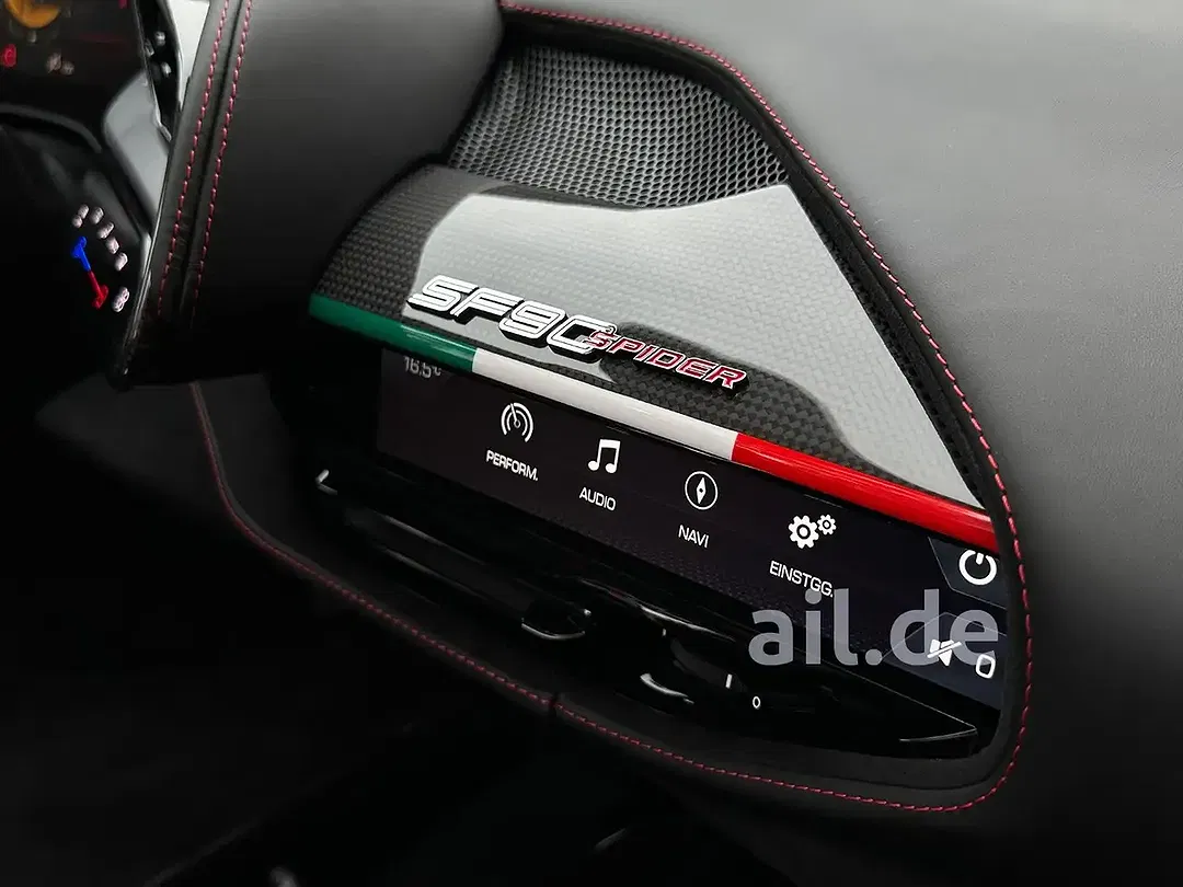 Ferrari SF90 Spider - foto 15