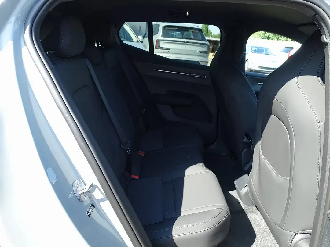 Volvo EX30 Edition Plus - Thumbnail 10