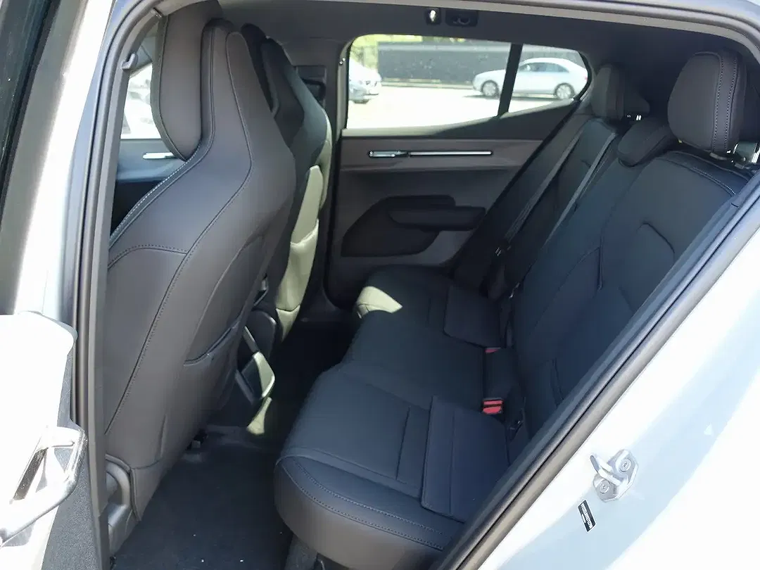 Volvo EX30 Edition Plus - Thumbnail 11