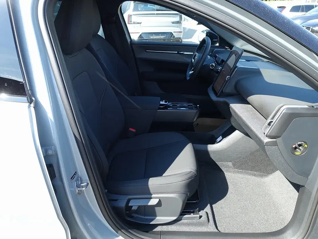 Volvo EX30 Edition Plus - Thumbnail 9