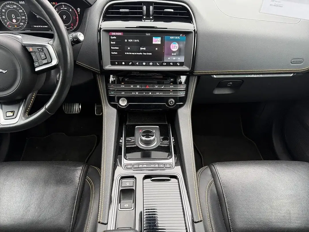 Jaguar F-Pace 4x4 300 Sport R - Thumbnail 11