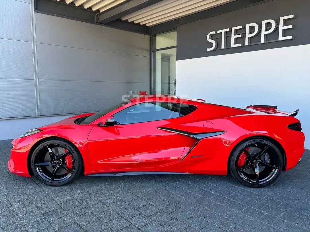 Corvette C8 E-Ray 3LZ Coupe - Thumbnail 3