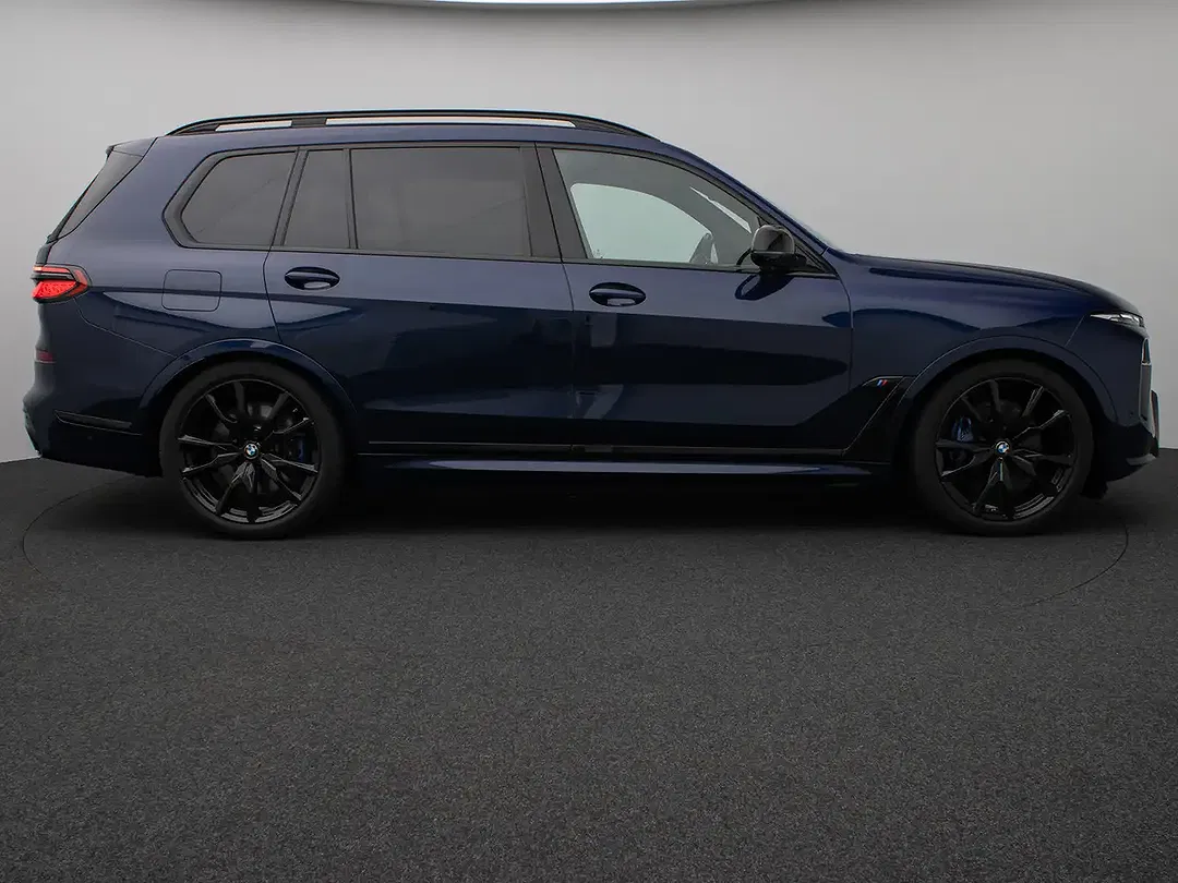 BMW X7 M - Thumbnail 3