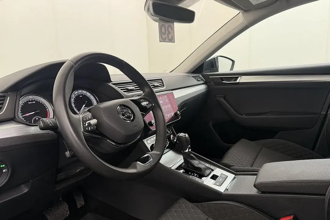 Skoda Superb Combi - Thumbnail 15