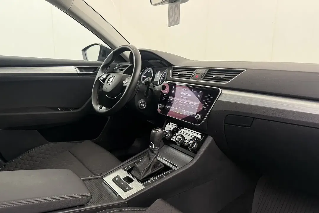 Skoda Superb Combi - Thumbnail 16