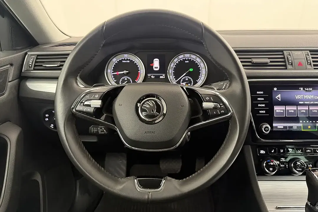 Skoda Superb Combi - Thumbnail 17