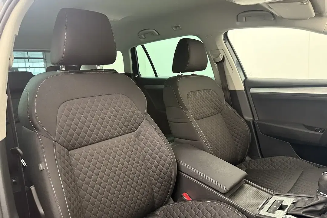 Skoda Superb Combi - Thumbnail 18