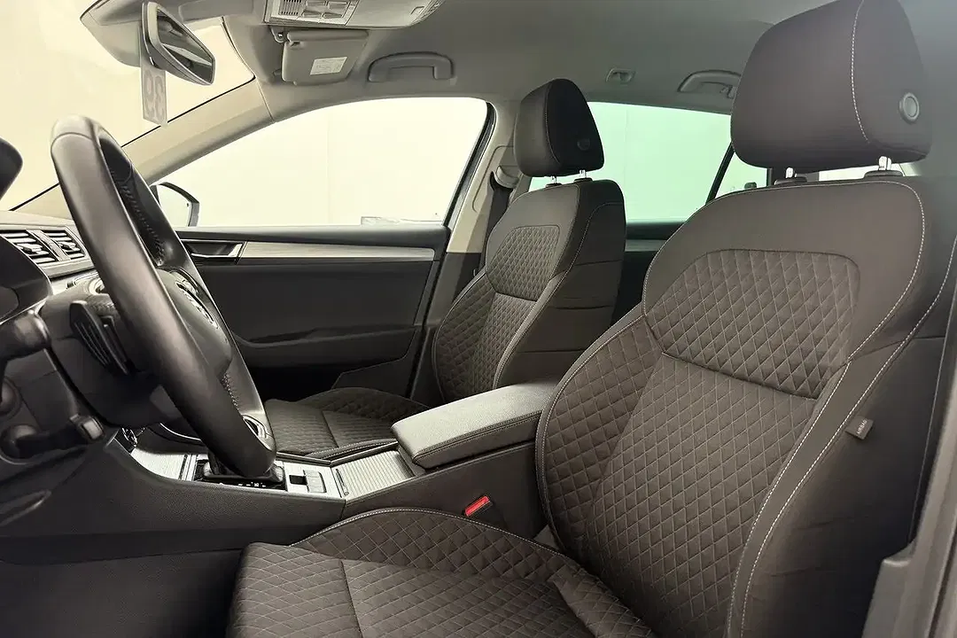 Skoda Superb Combi - Thumbnail 20