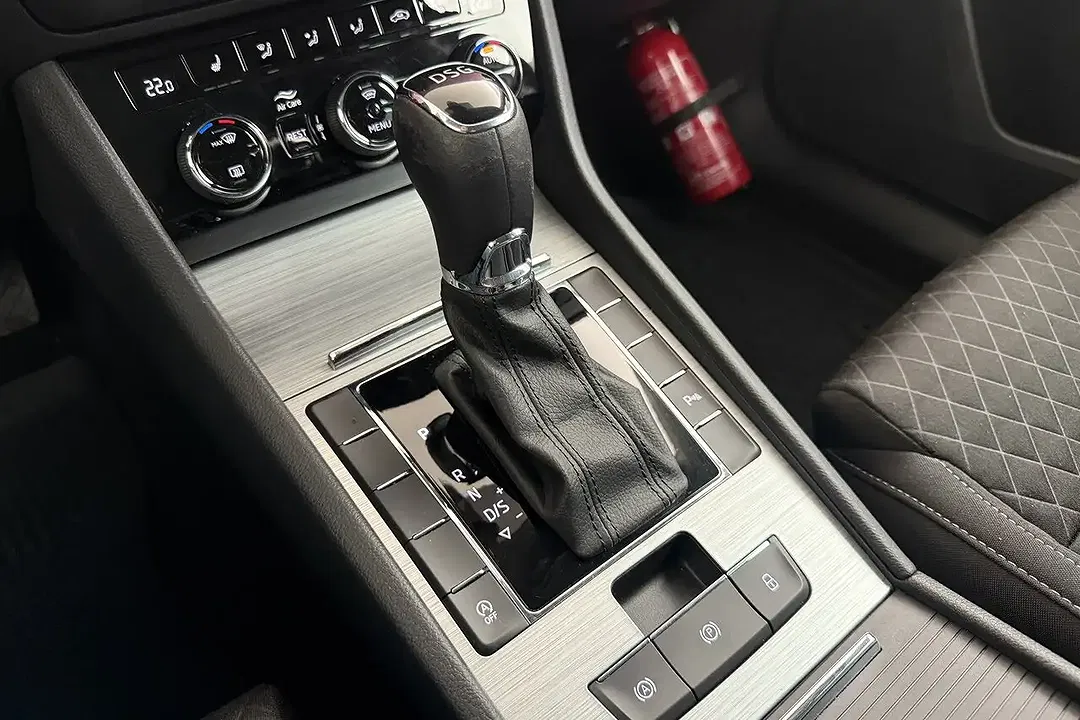 Skoda Superb Combi - Thumbnail 22