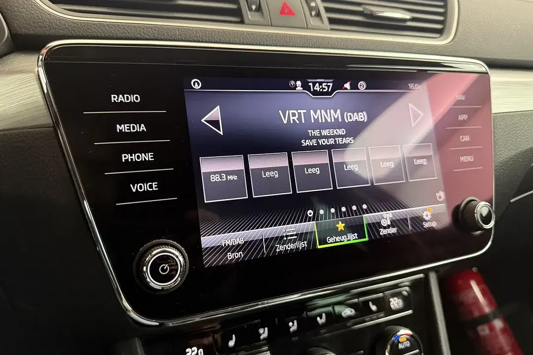 Skoda Superb Combi - Thumbnail 25