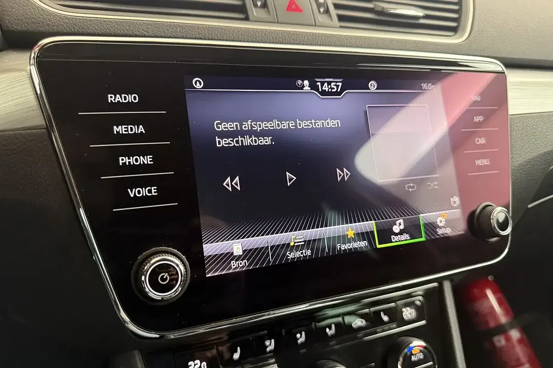 Skoda Superb Combi - Thumbnail 26