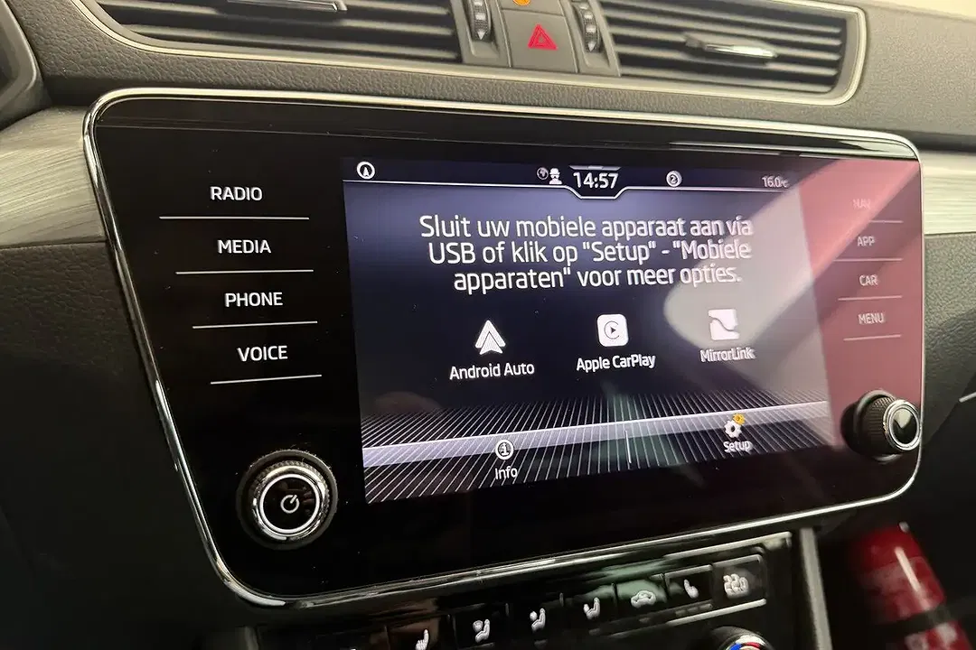 Skoda Superb Combi - Thumbnail 29