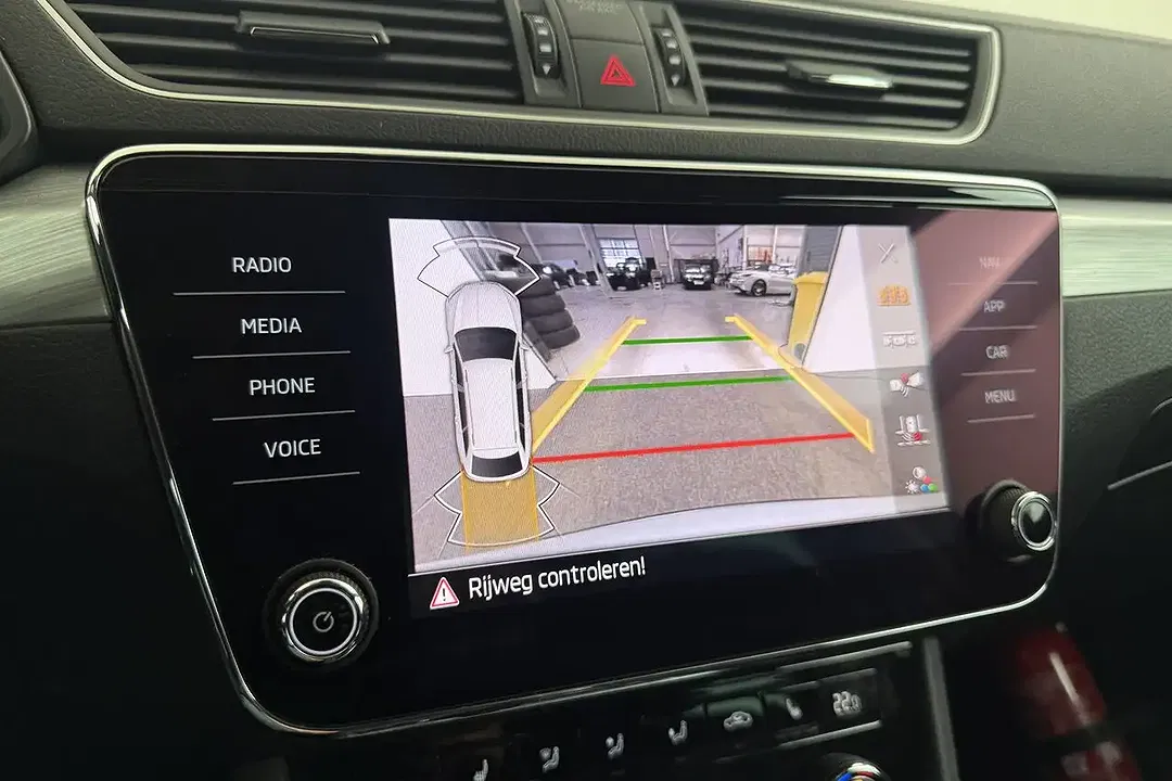 Skoda Superb Combi - Thumbnail 30