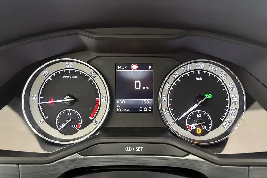 Skoda Superb Combi - Thumbnail 31