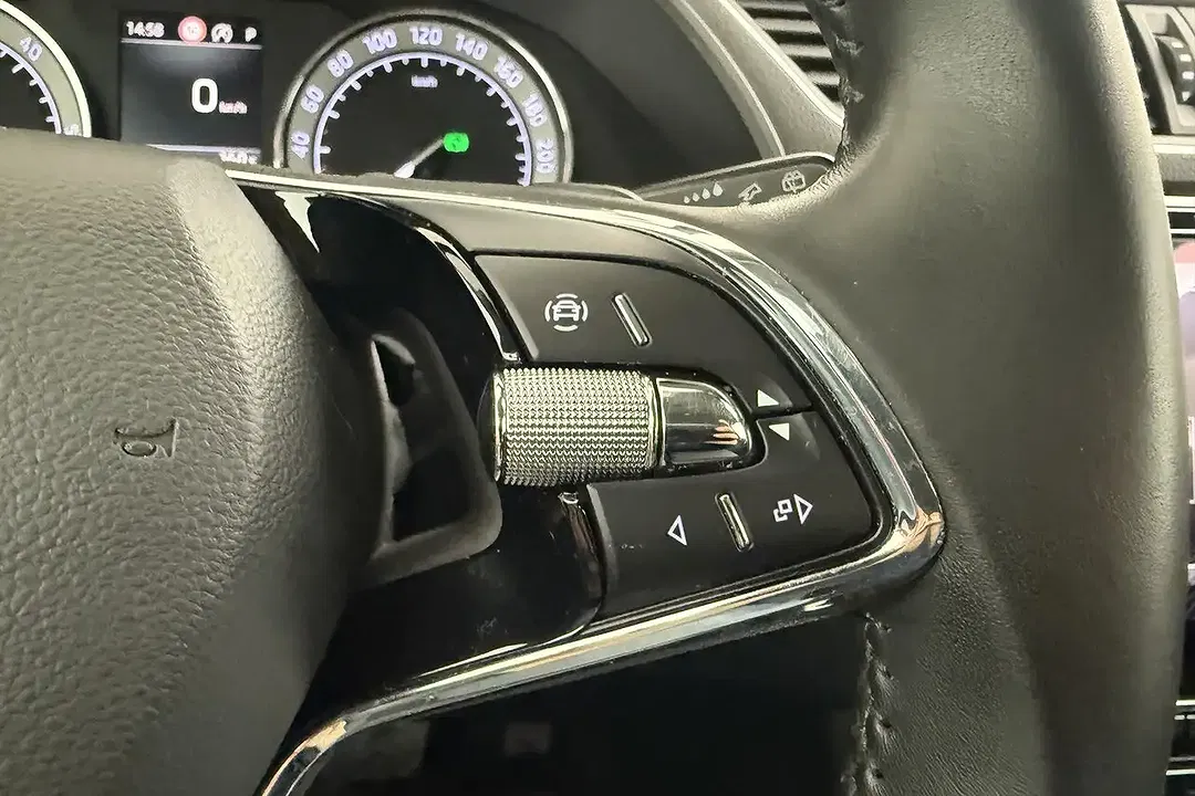 Skoda Superb Combi - Thumbnail 32