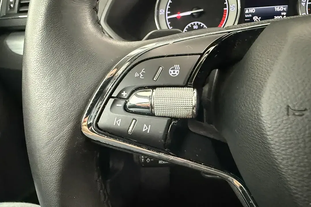 Skoda Superb Combi - Thumbnail 33