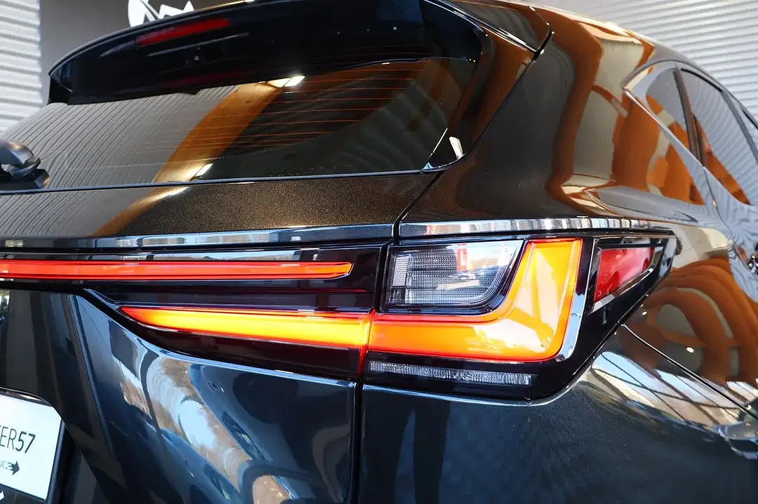 Lexus NX 350h Hybrid - Thumbnail 10