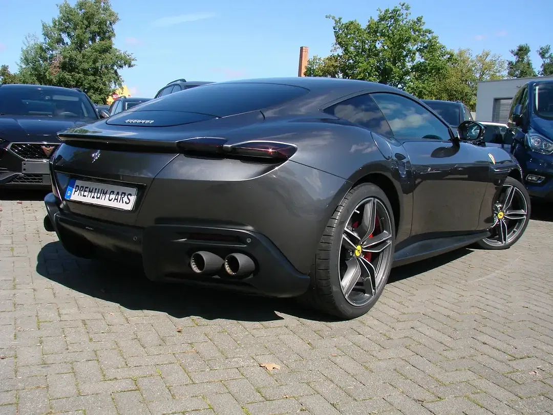 Ferrari Roma V8 - Thumbnail 3